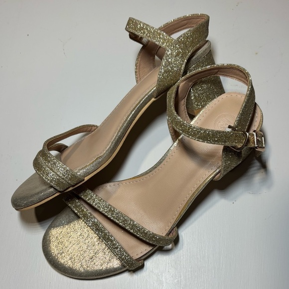 Elegant Gold Sandals - Picture 4 of 5